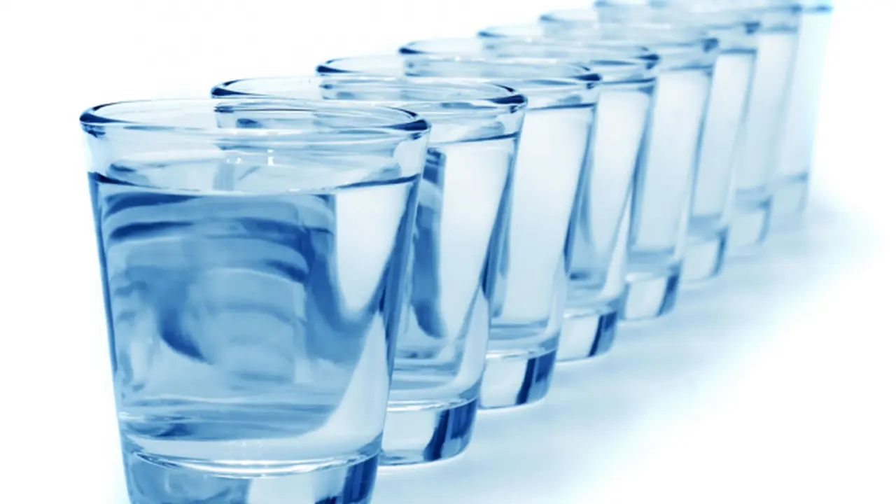Cegah Dehidrasi Saat Puasa, Lakukan Pola Minum #AQUA242