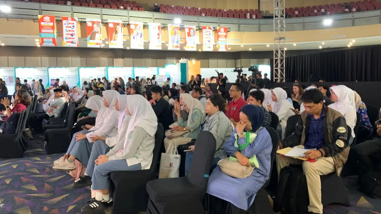 Berbagai generasi hadir di acara TKM Expo 2026 di SMESCO, Jakarta Selatan, pada hari Jumat (23/10/2026).