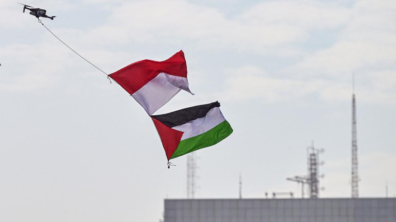 FOTO: Ribuan Warga Surabaya  Gelar Aksi Beri Dukungan kepada Warga Palestina