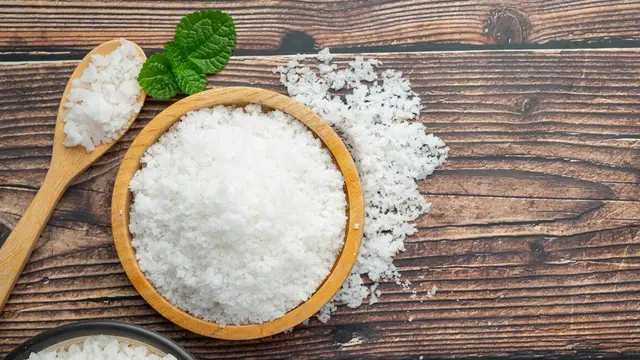 5 Bahan Alami yang Bisa Bantu Hilangkan Noda Membandel di Pakaian - 4