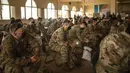 Tentara AS diberi pengarahan saat mereka bersiap untuk ambil bagian dalam latihan militer Singa Afrika di Agadir, Maroko, Rabu (9/6/2021). Dengan lebih 7.000 peserta dari sembilan negara dan NATO, Singa Afrika adalah latihan terbesar Komando Afrika AS. (AP Photo/Mosa'ab Elshamy)
