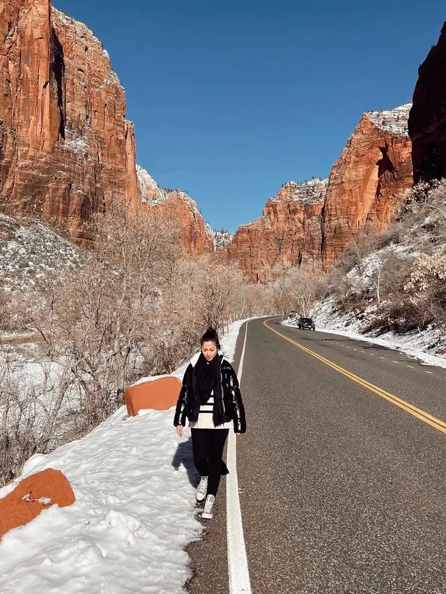 Aktif Sebelum Melahirkan, 8 Potret Gaya Bumil Nikita Willy yang Modern dan Berkelas