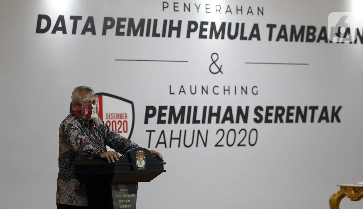 Ketua KPU Arief Budiman menyampaikan kata sambutan saat Launching Pemilihan Serentak Tahun 2020 di Gedung KPU RI, Menteng, Jakarta Pusat, Kamis (18/6/2020). KPU mendapat Data Penduduk Potensial Pemilih Pemilu (DP4) tambahan dari Kementerian Dalam Negeri (Kemendagri). (Liputan6.com/Johan Tallo)