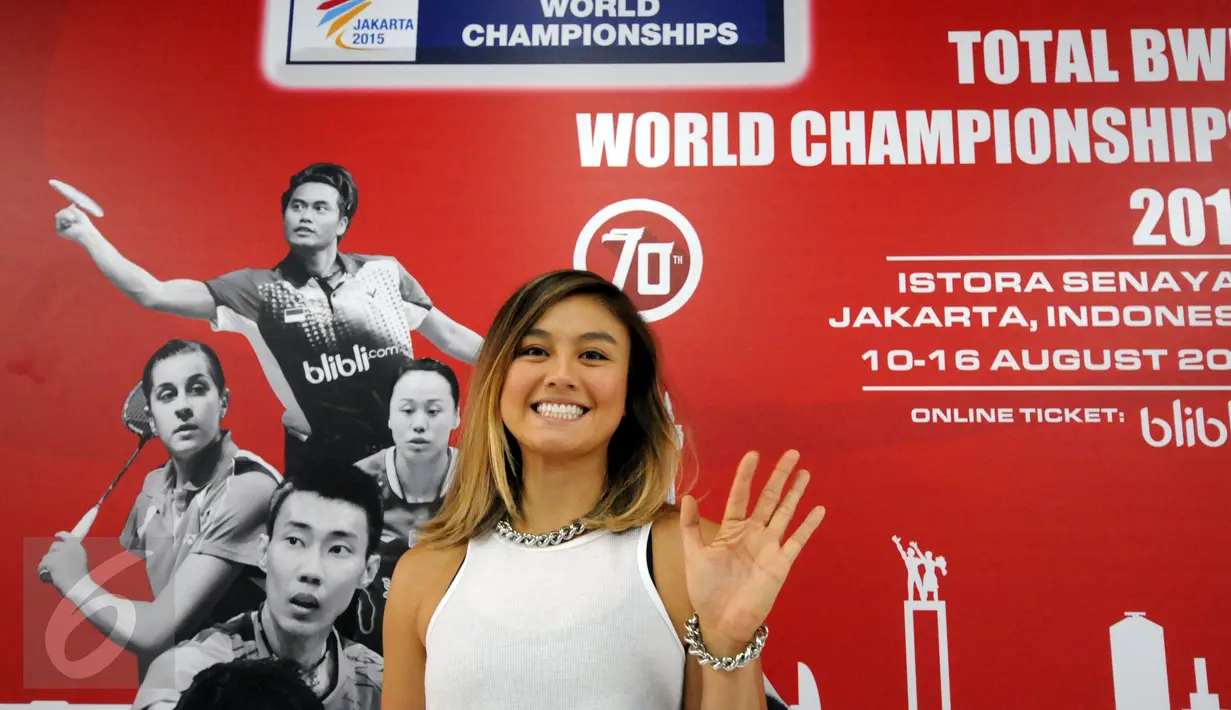 Artis cantik, Agnes Monica sempat terlihat di sekitar arena Kejuaraan Dunia Bulutangkis 2015 di Istora Seanyan Jakarta, Rabu (12/8/2015). Kejuaraan Dunia Bulutangkis 2015 berlangsung 10-16 Agustus. (Liputan6.com/Helmi Fithriansyah)