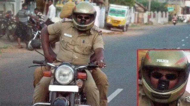 7 Potret Nyeleneh Polisi India Saat Bertugas Ini Kocak Banget