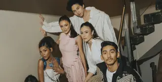 Wulan Guritno nampak hadir di premier film Bukannya Aku Tidak Mau Nikah dengan gaya fashionable [@wulanguritno]