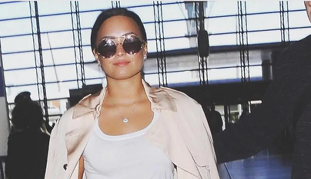 Perampokan di kalangan selebriti hampir kembali terjadi, dan kali ini Demi Lovato lah yang hampir menjadi korban. Kediaman Demi didatangi seorang peraampok saat dirinya sedang tidak berada di rumah. (Instagram/ddlovato)