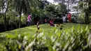 Sejumlah anak bermain di Taman Tabebuya, Jagakarsa, Jakarta, Kamis (14/3). Dinas Kehutanan DKI Jakarta menganggarkan Rp 130 miliar untuk membangun 53 Taman Maju Bersama (TMB) di tahun 2019. (Liputan6.com/Faizal Fanani)