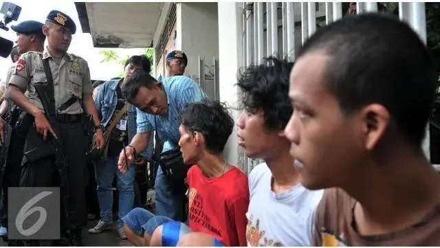 Salah satu pengeroyok anggota polisi saat penggerebekan Narkoba di kawasan Berlan, Matraman, Jakarta Timur, tewas ditembak petugas kepolisian.