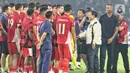Usai pertandingan, Presiden Prabowo Subianto turun ke lapangan untuk memberi ucapan selamat kepada skuad Garuda. (Liputan6.com/Angga Yuniar)