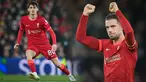 Nama pertama yang bisa menjadi penerus Henderson adalah Tyler Morton. Pemuda 19 tahun itu mampu tampil impresif saat laga Liverpool melawan Porto di Liga Champions musim ini. Morton membuat dua intersep dan memiliki tingkat penyelesaian operan sebesar 83%. (Foto: AFP/Paul Ellis dan Lindsey Parnaby)