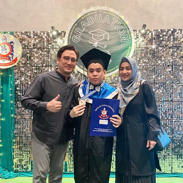 6 Momen Wisuda Anak Cindy Fatikasari yang Berkebutuhan Khusus, Penuh Rasa Bangga