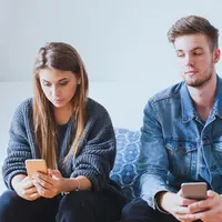 Tetap sabar saat pasanganmu marah karena cemburu (Sumber foto: taurusmansecrets.com)