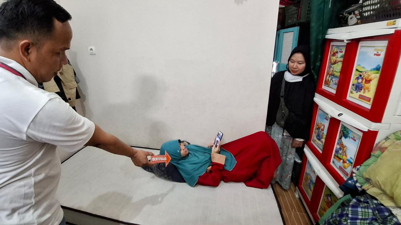 Remaja Perempuan di Koja Jakut Diduga Terkena Peluru Nyasar Saat Asyik Main HP Dalam Rumah