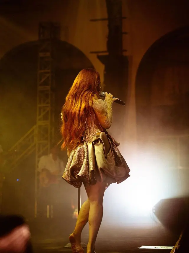 6 Gaya Balletcore ala Nadin Amizah saat Manggung Bareng Marion Jola, Super Aesthetic!