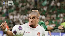 Pemain Timnas Indonesia, Ragnar Oratmangoen menguasai bola saat menghadapi Arab Saudi pada laga matchday pertama putaran ketiga Kualifikasi Piala Dunia 2026 zona Asia Grup C di King Abdullah Sports City Stadium, Jeddah, Arab Saudi, Jumat (6/9/2024) dini hari WIB. (Instagram PSSI)