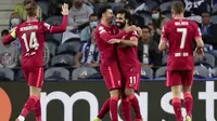 Pemain Liverpool Mohamed Salah merayakan gol ketiga timnya ke gawang FC Porto pada pertandingan Grup B Liga Champions di Stadion Dragao di Porto, Portugal, Rabu (29/9/2021). (AP Photo/Luis Vieira )