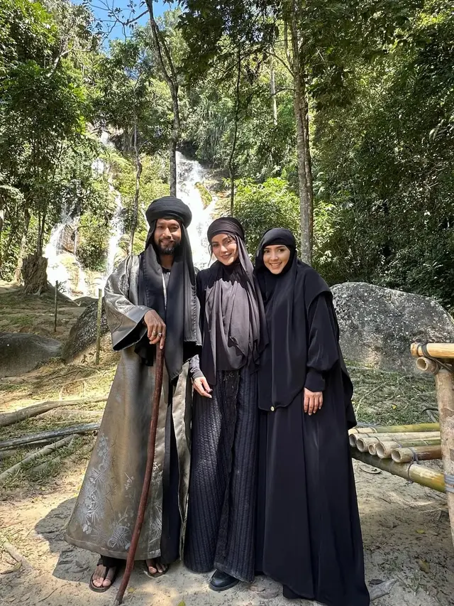 6 Potret Penampilan Olla Ramlan di Serial Walid Season 2, Memesona Pakai Hijab