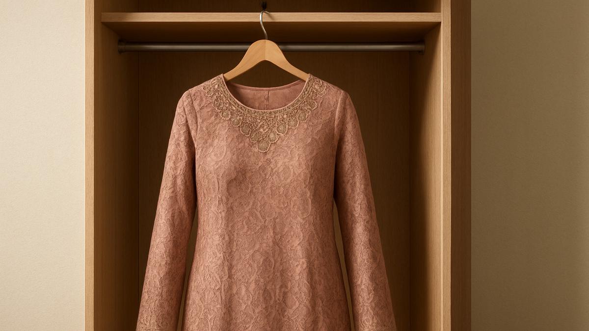 5 Inspirasi Tren Dress Brokat untuk Orang dengan Lengan Besar, Tampil Anggun dan Percaya Diri
