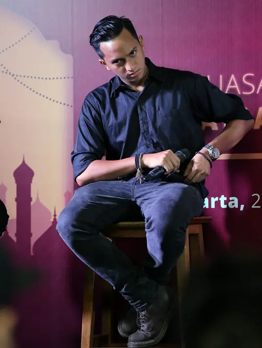 "Setidaknya kita bisa melawan pembajakan, gimana cara melawan sesuatu yang murah dengan lebih murah, apa yang lebih murah yaitu gratis, kaya gitu," kata Ge Pamungkas di kawasan Kemang, Jakarta Selatan, Rabu (23/5/2018). (Deki Prayoga/Bintang.com)