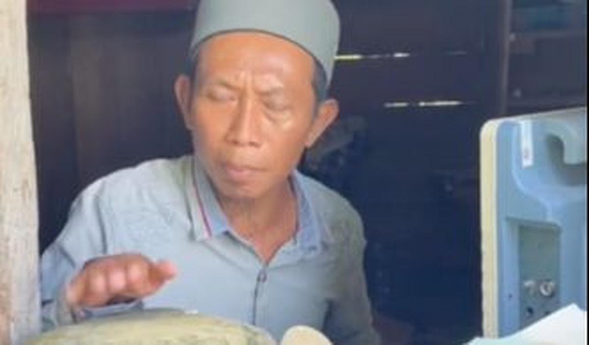 Di akhir video, sang perekam video akhirnya memutuskan untuk membeli dua batu yang besar.<br>