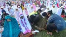 Pelaksaaan ibadah Sholat Idul Fitri di Pulau Bali berjalan lancar dengan melibatkan unsur TNI/POLRI dan pecalang. (merdeka.com/Arie Basuki)