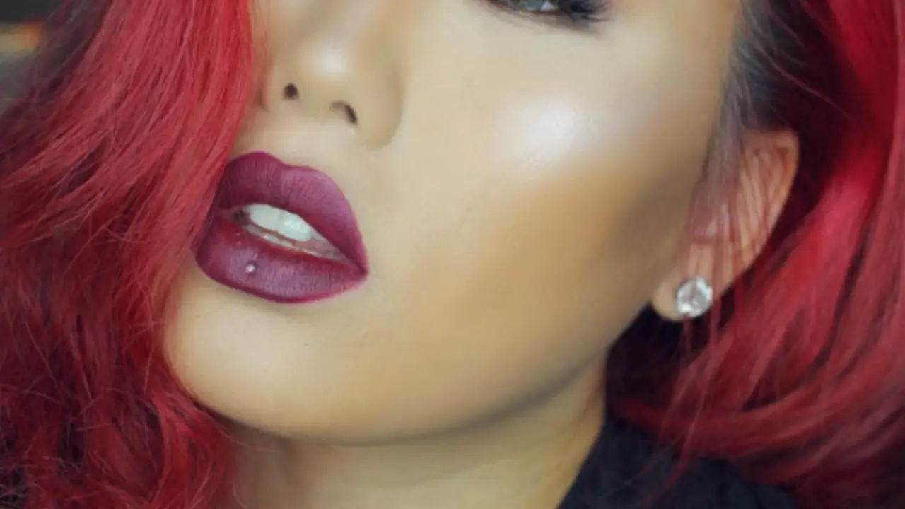 Lipstik Maroon Hadirkan Tampilan Wajah Lebih Seksi