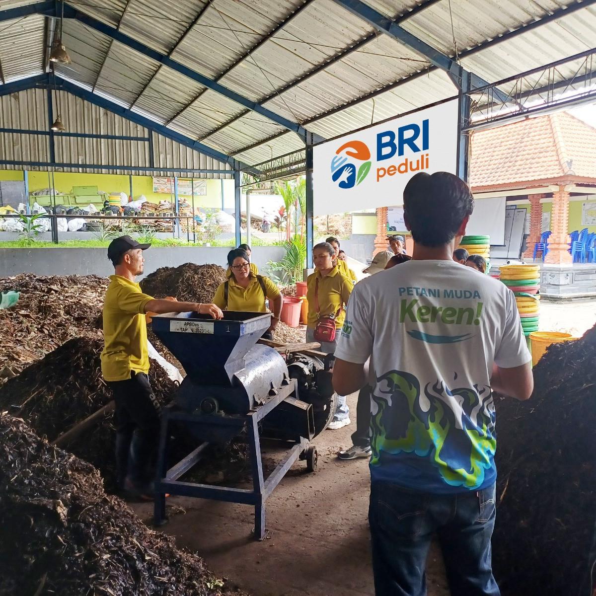 pelatihan ini tidak hanya bertujuan untuk meningkatkan kualitas pupuk, tetapi juga membuka peluang penguatan ekonomi melalui peningkatan nilai jual produk kompos.