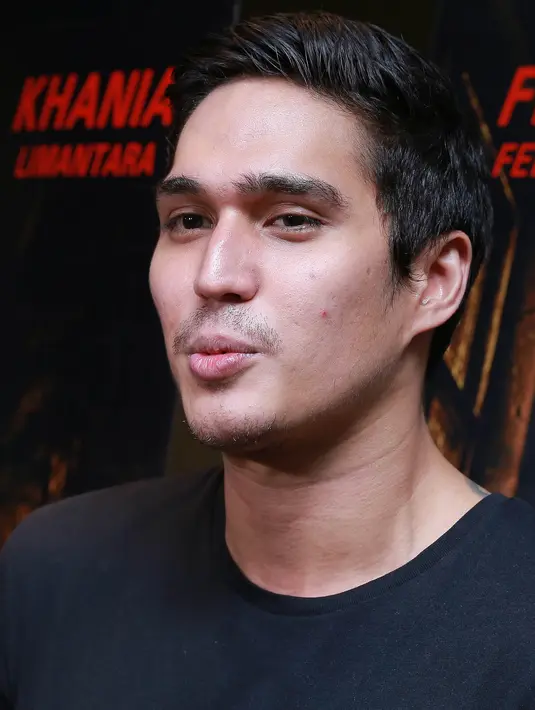 “Ada kejadian unik dan mistis gitu pas proses syuting. Semua kamera tiba-tiba ngeblur sendiri, sampai kita harus mengulang beberapa kali take lagi. Tapi setelah itu semuanya lancar lagi," jelas Marcel. (Galih W Satria/Bintang.com)