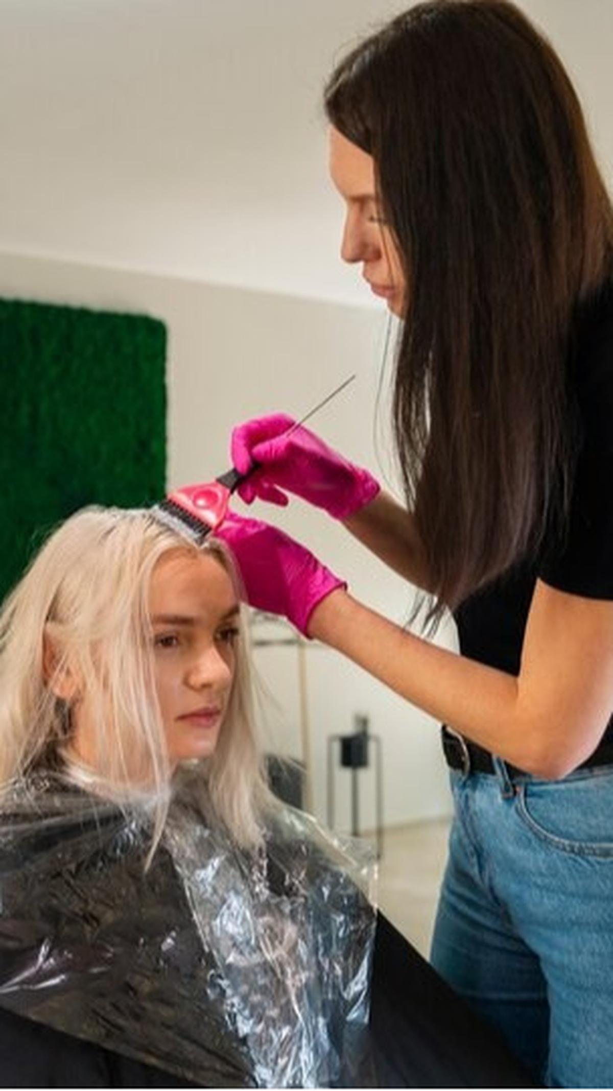 Cara Mewarnai Rambut dengan Aman