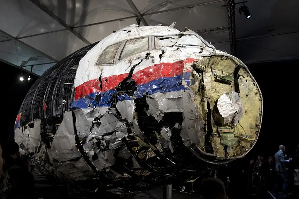 Puing-puing MH17 yang direkonstruksi sempat dipamerkan di Gilze-Rijen, Belanda (AP Photo/Peter Dejong, File)