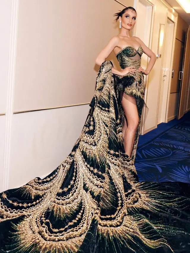 Cinta Laura Gunakan Gaun yang Terinspirasi dari Ratu Pantai Selatan saat Menghadiri Cannes Film Festival 2023