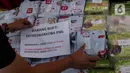Personel Ditresnarkoba Polda Metro Jaya menata barang bukti pengungkapan kasus peredaran gelap narkotika jaringan internasional Malaysia di halaman Polda Metro Jaya, Jakarta, Rabu (6/11/2024). (Liputan6.com/Herman Zakharia)