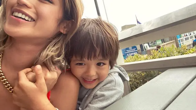 6 Potret Kebersamaan Jessica Iskandar dan El Barack, Selalu Ada untuk Sang Mama
