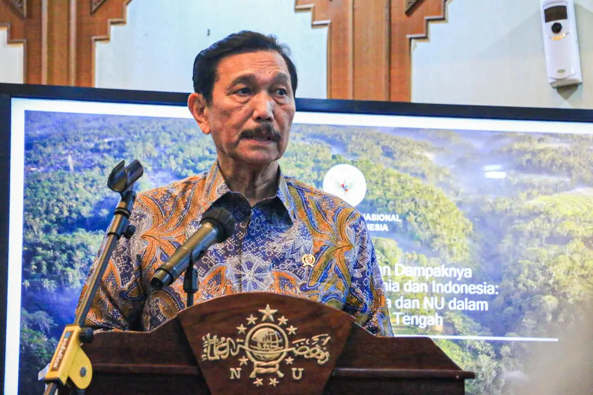 Ketua Dewan Ekonomi Nasional Indonesia Luhut Binsar Pandjaitan saat menjadi pembicara kunci pada diskusi panel "Humanitarian Islam dan Pendekatan Agama terhadap Perdamaian di Timur Tengah" yang digelar di Aula Pengurus Besar Nahdlatul Ulama, Jakarta, Juma