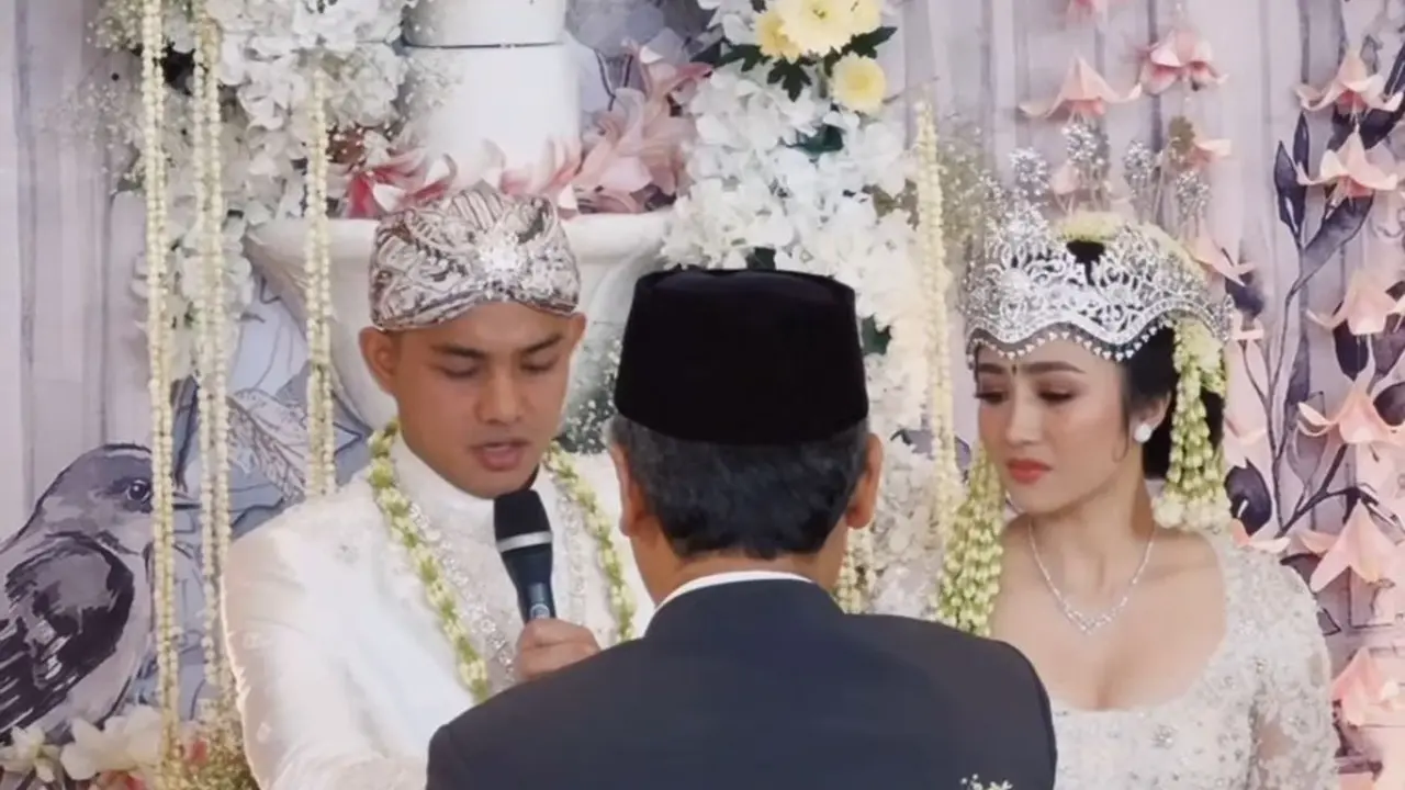 Momen Haru Febby Rastanty Saat Ijab Kabul, Enzy Storia Ikut Antar ke Pelaminan. (Dok: TikTok @rimarlk)