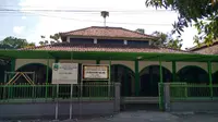 Makna Ukiran Unik di Tiang Masjid Keramat Cirebon