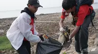 Sebanyak 200 relawan muda yang usianya di bawah 28 tahun, diajak oleh PSI Jakarta untuk melakukan aksi lingkungan bersih-bersih teluk Jakarta dan aksi sosial untuk warga Marunda Kepu (Istimewa)