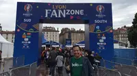 Suasana lokasi Fan Zone Lyon, Prancis, menjelang pertandingan Italia versus Belgia, Senin (13/6/2016). (Bola.com/Ekin Gabriel). 
