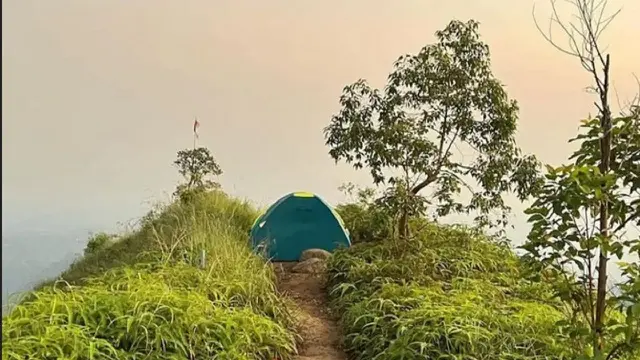 Puncak Watu Jengger (IG puuguh.rmnt)