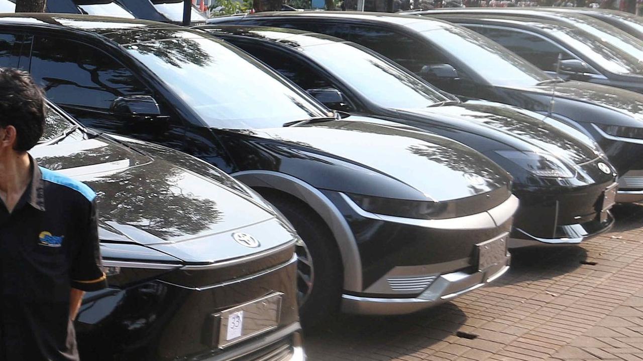 Sementara, BMW Group Indonesia meminjamkan BMW i7 xDrive Gran Lusso. Sedangkan PT Toyota Astra Motor memberi pinjam unit Toyota bZ4X dengan jumlah puluhan.