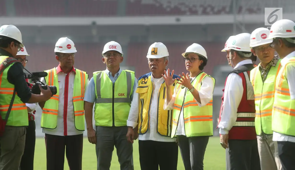 Menkeu Sri Mulyani bersama Menteri PUPR Basuki Hadimuljono dan Kepala Badan Ekonomi Kreatif (Bekraf) Triawan Munaf, Sesmenpora Gatot S Dewa Broto meninjau Stadion Utama Gelora Bung Karno di Senayan, Jakarta, Kamis (23/11). (Liputan6.com/Pool/Sesmenpora)