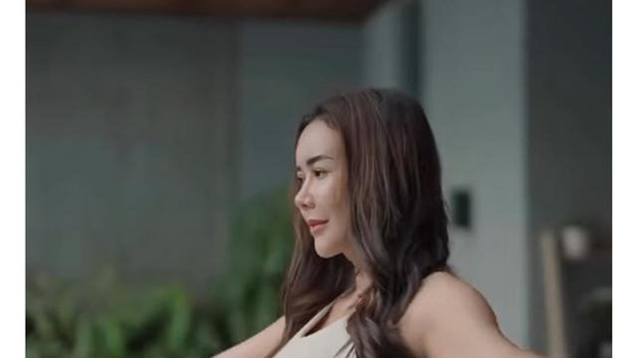 6 Potret Area Kolam Renang Rumah Aura Kasih, Spot Favorit untuk Yoga