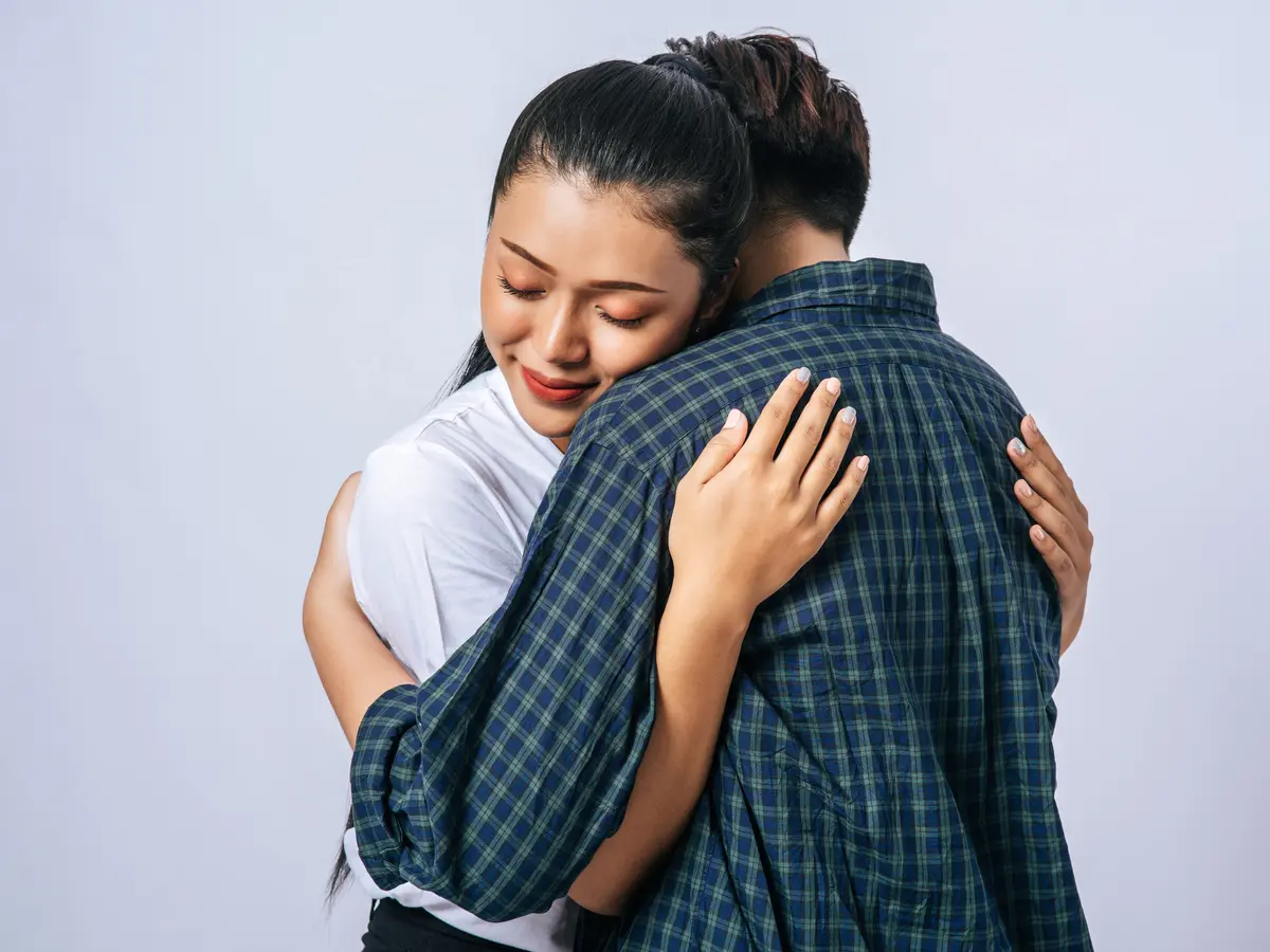 Pelukan Hangat Dari Sahabat Dalam Arti Mimpi