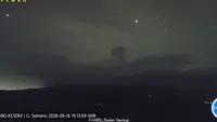 Gunung Semeru Erupsi Dua Kali Malam Ini