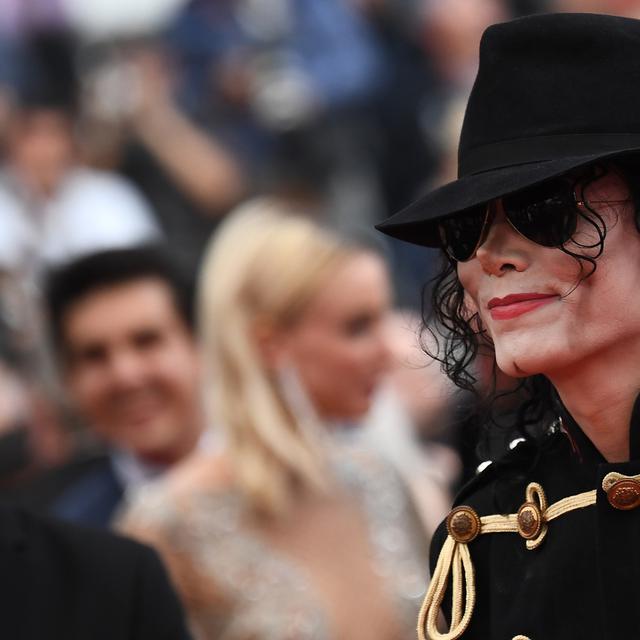 Museum Di Jerman Hadirkan Michael Jackson Lewat Karya Seni Foto Global Liputan6 Com Michael jackson merupakan tokoh yang dikenal sebagai king pop dunia dengan ciri khasnya walk moon saat diatas panggung, michael jackson lahir di gary, indiana, amerika pada tanggal 29 agustus 1958. jerman hadirkan michael jackson lewat