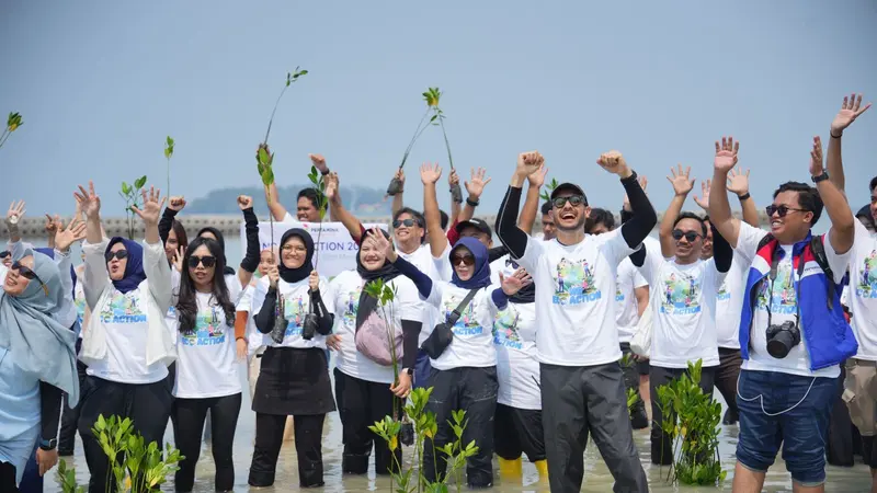 Nusantara Regas menggelar aksi peduli lingkungan dengan penanaman dua ribu bibit mangrove dan kegiatan bersih pantai yang dinamakan Eco Action pada Rabu 7 Agustus 2024 di Pulau Pramuka, Kepulauan Seribu.