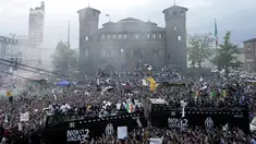 Juventus merayakan gelar Scudetto di Piazza Castello, Turin, Italia, (18/5/2014). (AFP PHOTO/Marco Bertorello)