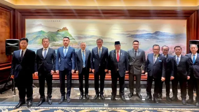 Menko Bidang Perekonomian Airlangga Hartarto bertemu dengan Menteri Perdagangan China Wang Wentao di Shanghai, China, Jumat, (17/7/2026). (Foto: ekon.go.id)
