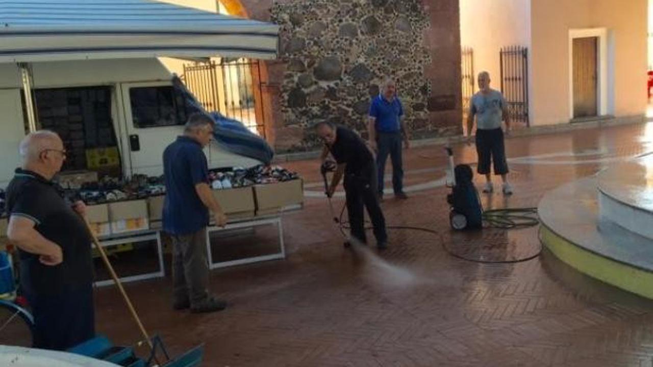 Tak Miliki Pegawai Kebersihan, Walikota Ikut Bersihkan Jalan